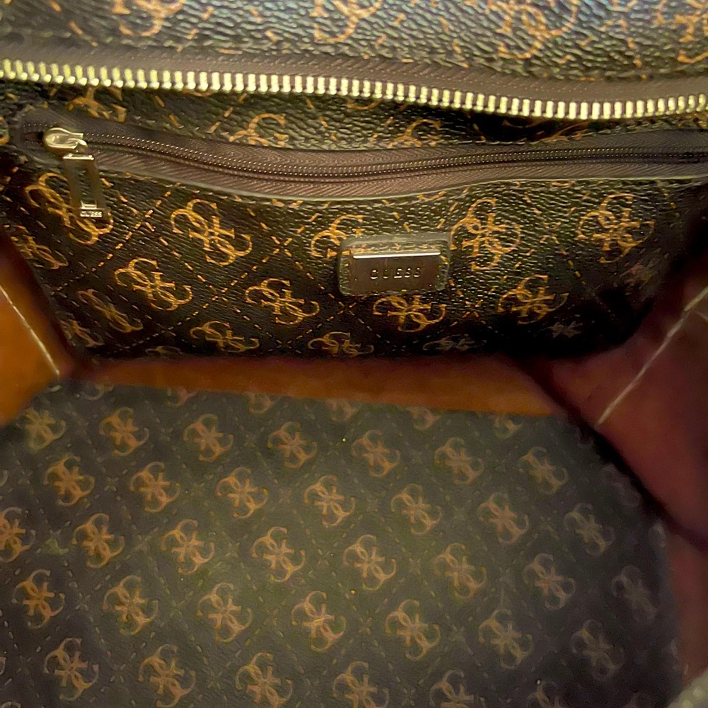 Guess Purse/Wallet - Picture 6 of 12